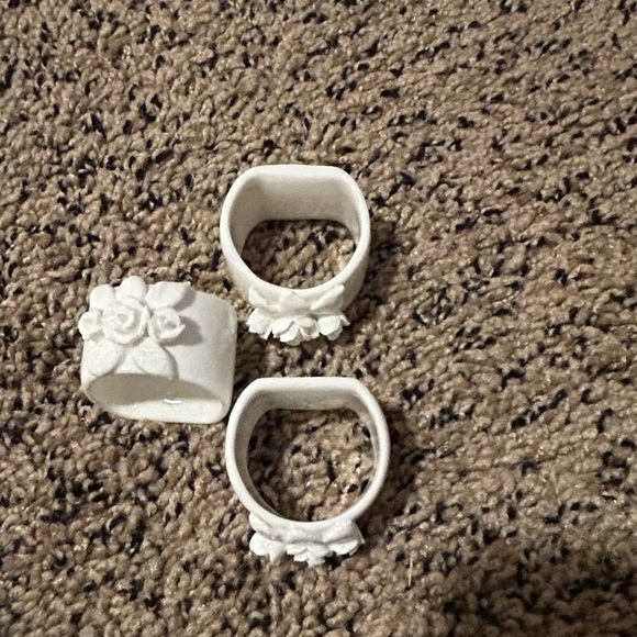 Vintage Napkin Rings w Rosettes bone china made in Philippines set 30%off w♥️ - Picture 5 of 5
